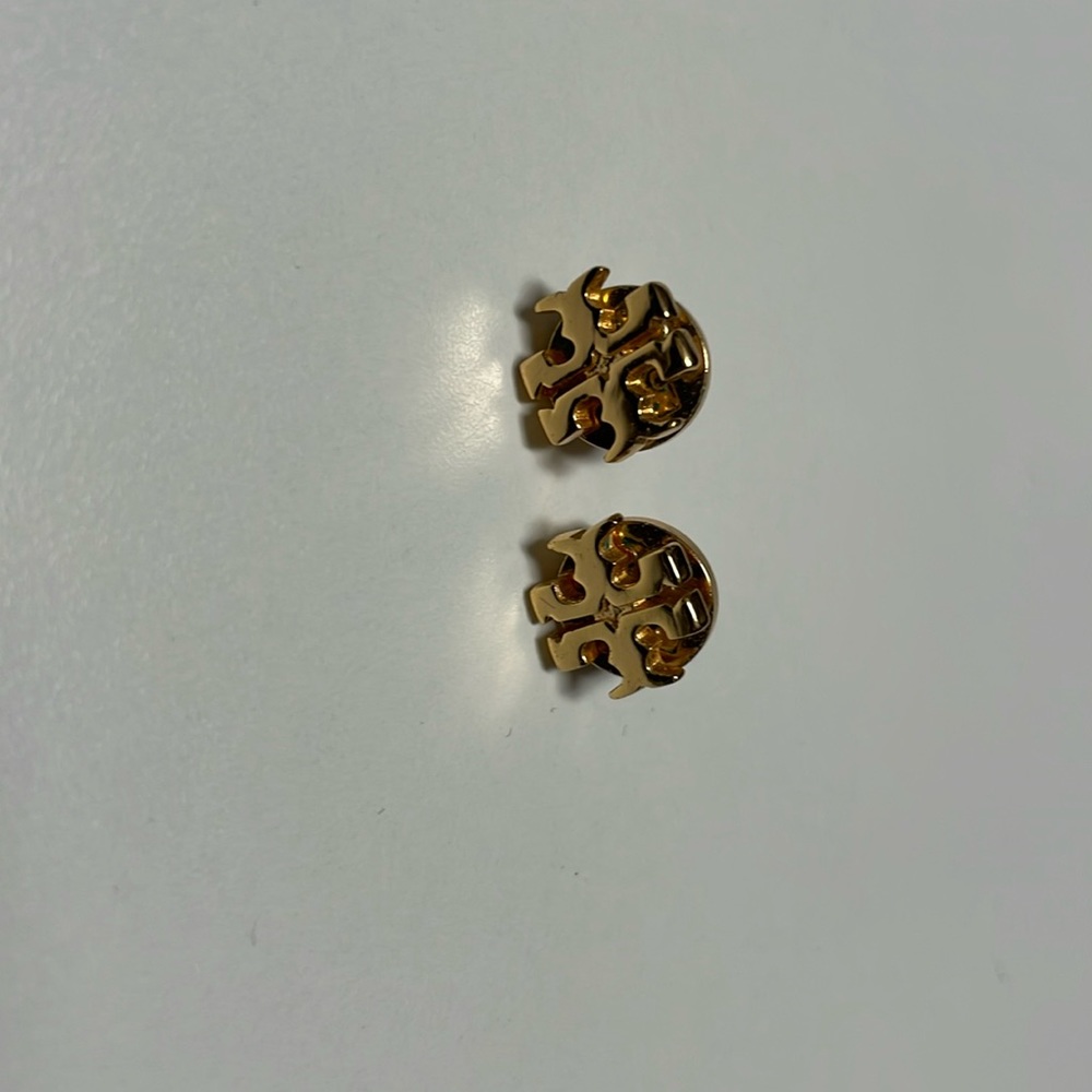 New Tory Burch Classic T Logo Earrings🌟